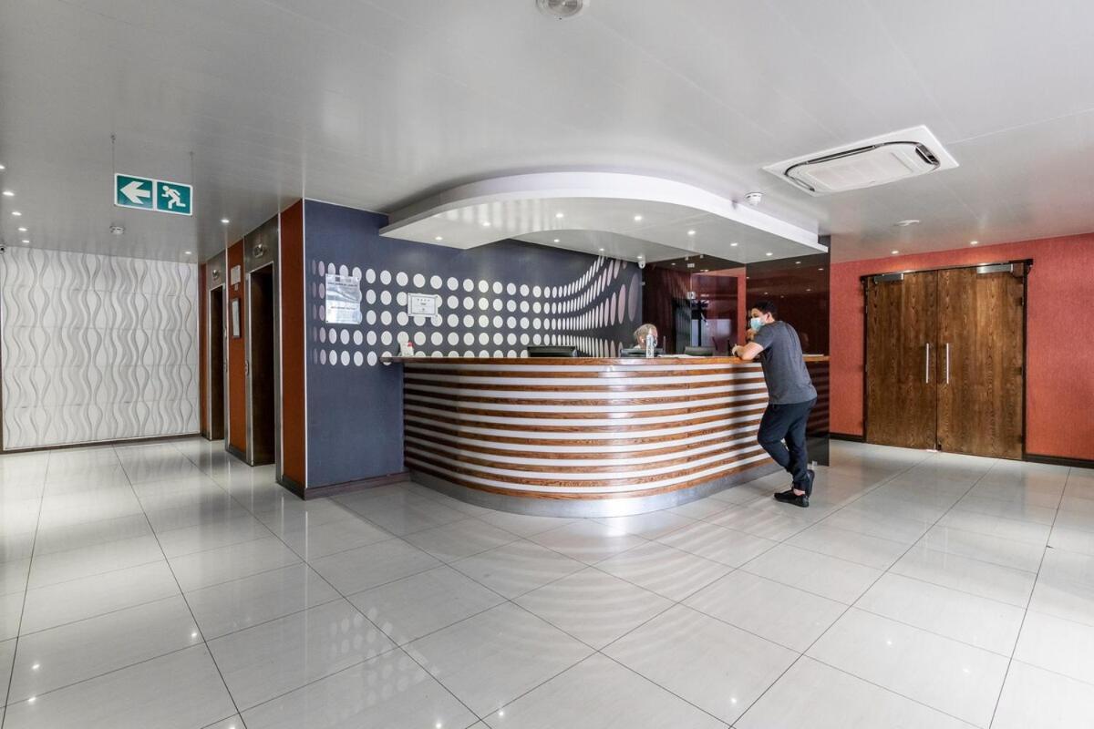 Comfort In The Heart Of Ct With Parking, Aircon *