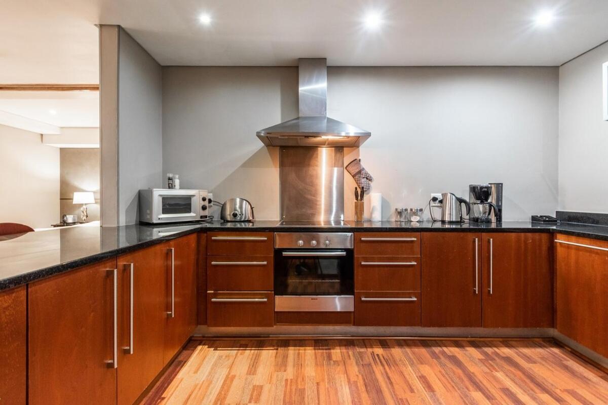 Comfort In The Heart Of Ct With Parking, Aircon