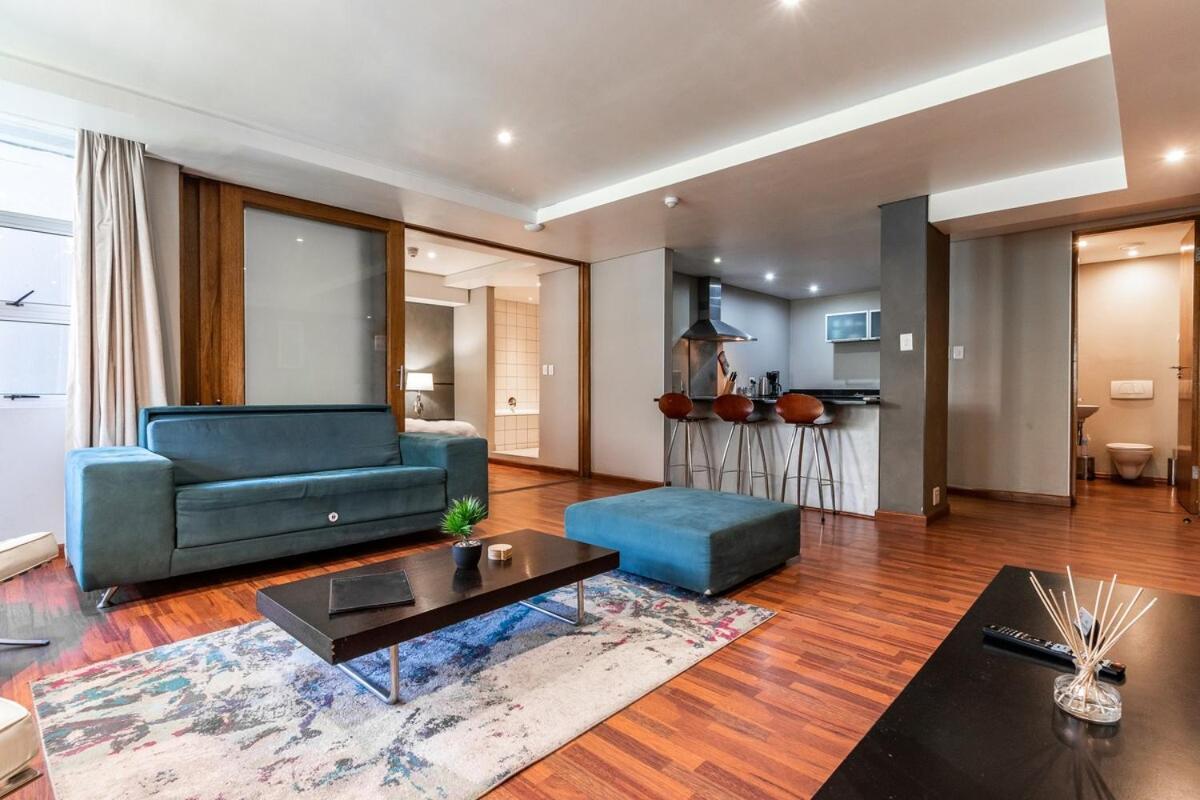 Apartment Comfort In The Heart Of Ct With Parking, Aircon