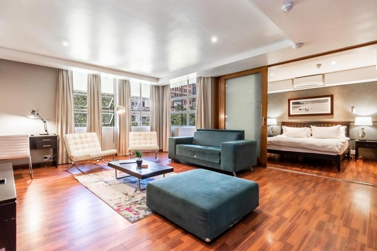 Comfort In The Heart Of Ct With Parking, Aircon Apartment *