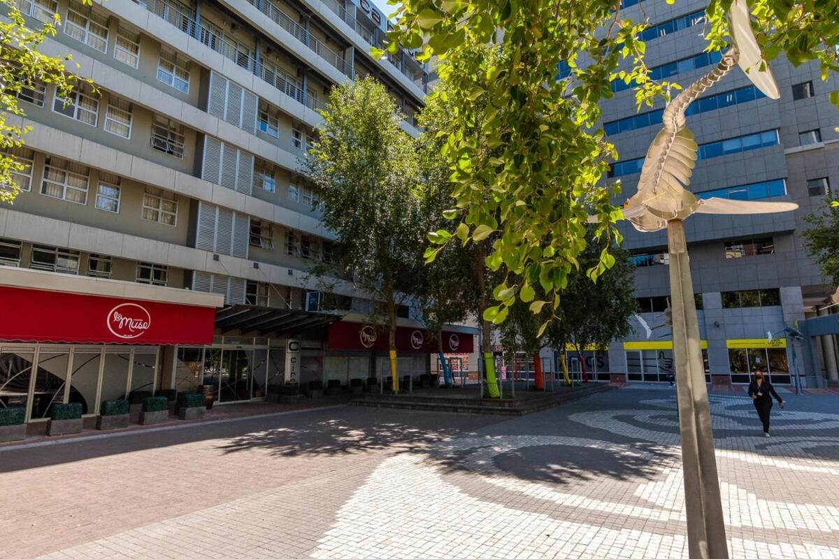 Apartment Comfort In The Heart Of Ct With Parking, Aircon *