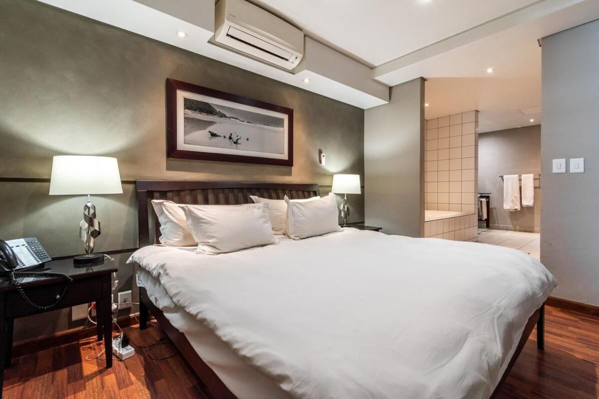 Comfort In The Heart Of Ct With Parking, Aircon Cape Town