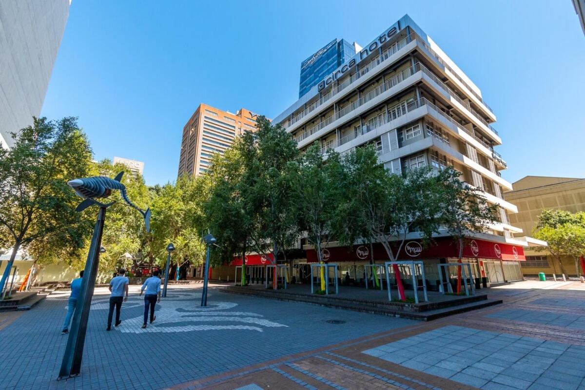 Comfort In The Heart Of Ct With Parking, Aircon * Cape Town