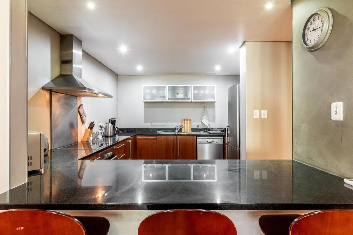 Comfort In The Heart Of Ct With Parking, Aircon